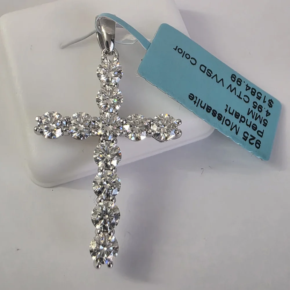 Watch Video / Sterling Silver 925 Moissanite Cross Pendant